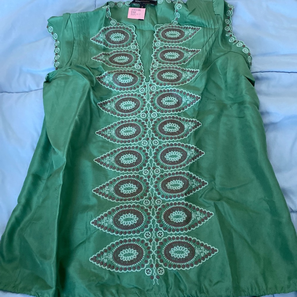 100% silk bcbg top